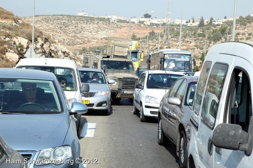 Palestinian and activists blocked Route 443 | IMG_1656