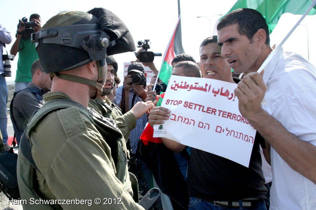 Palestinian and activists blocked Route 443 | IMG_1660