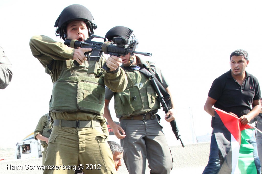 Palestinian and activists blocked Route 443 | IMG_1720