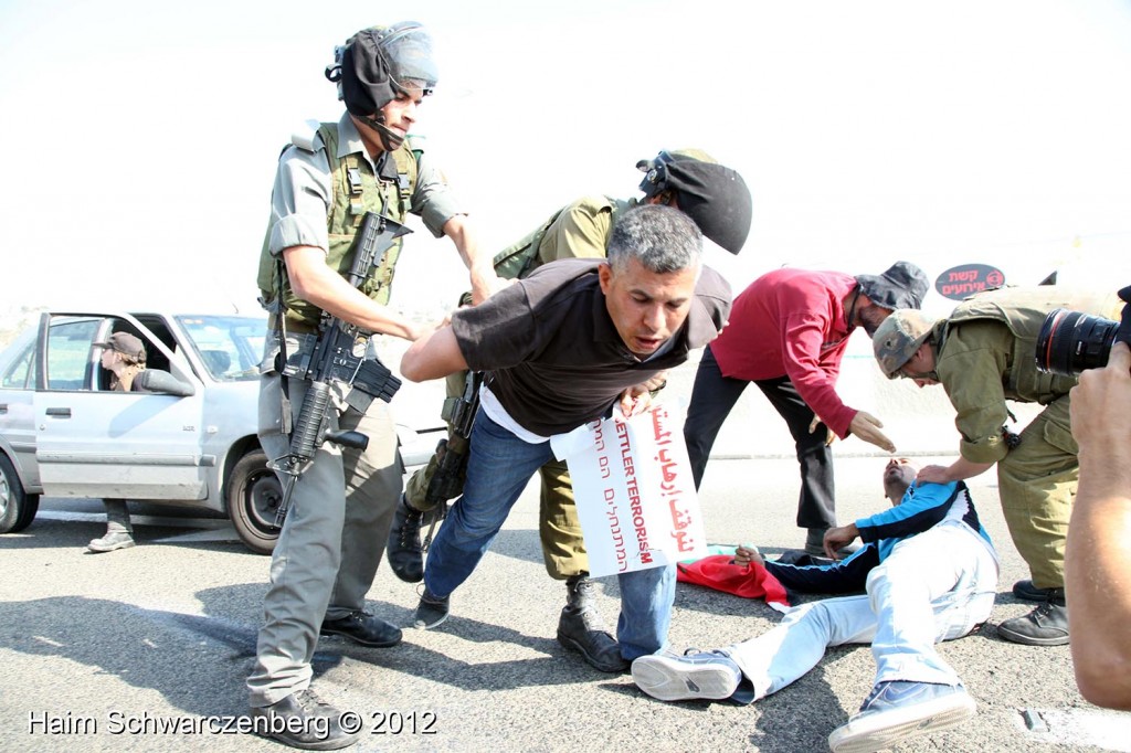 Palestinian and activists blocked Route 443 | IMG_1757