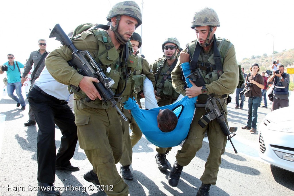 Palestinian and activists blocked Route 443 | IMG_1802