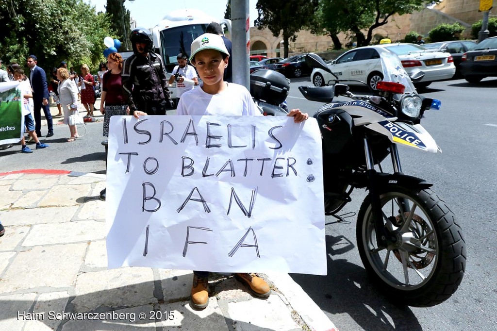 “Show Israel the Red Card“, Vigil in Jerusalem 19/05/2015 | IMG_8106