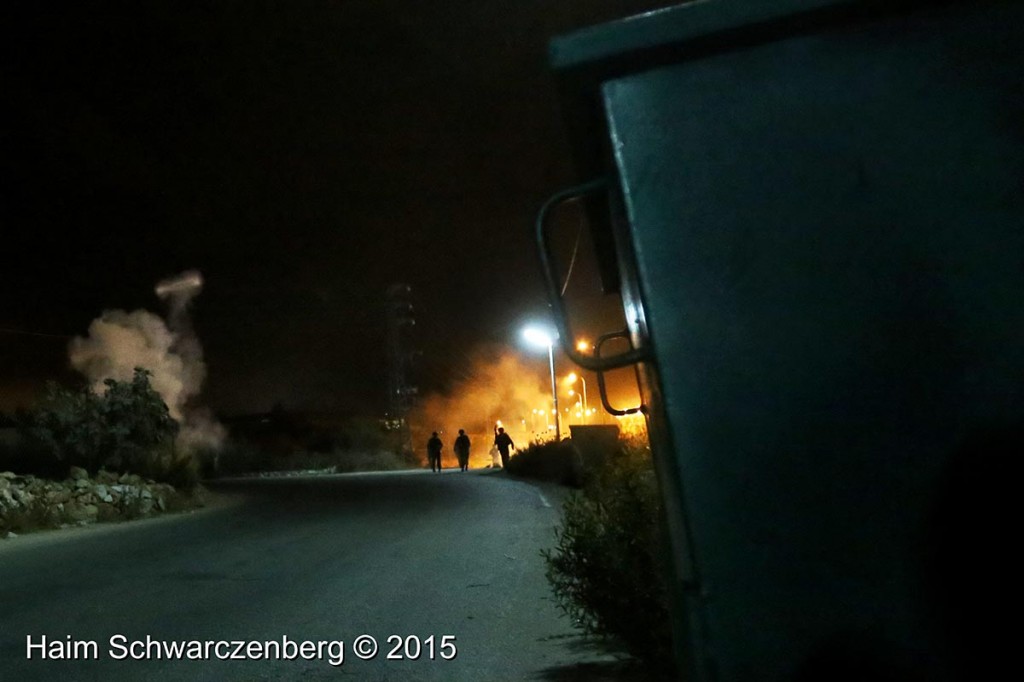 Firing live ammunition on Palestinian demonstrators 04/10/2015 | IMG_6434