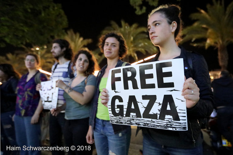 Protest calling for an end to shooting protesters in Gaza, Tel Aviv | FW7A2431