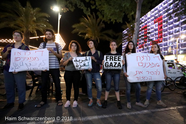 Protest calling for an end to shooting protesters in Gaza, Tel Aviv | FW7A2483