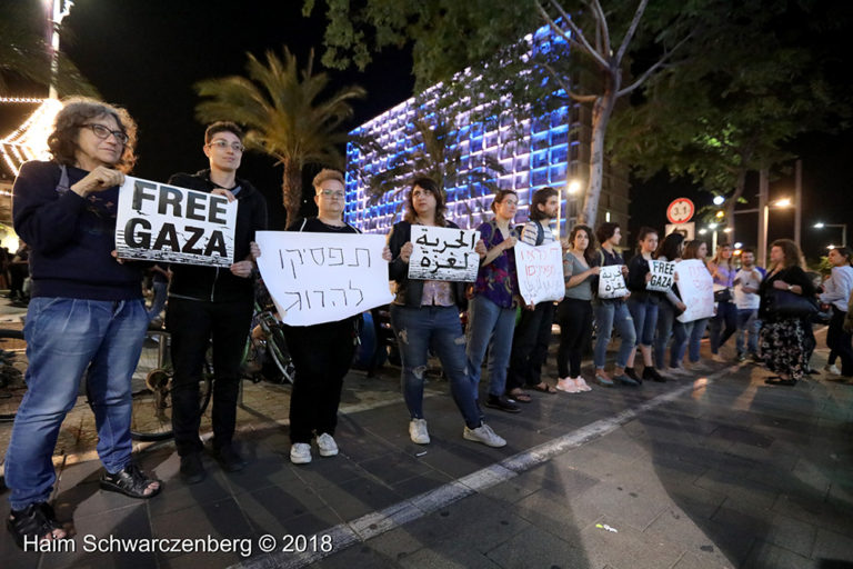 Protest calling for an end to shooting protesters in Gaza, Tel Aviv | FW7A2519