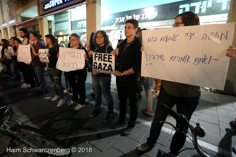 Protest calling for an end to shooting protesters in Gaza, Tel Aviv | FW7A2557