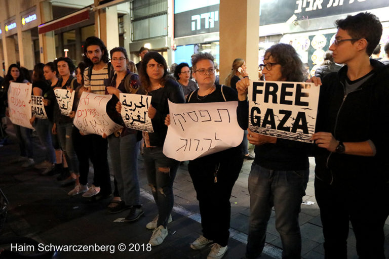 Protest calling for an end to shooting protesters in Gaza, Tel Aviv | FW7A2573