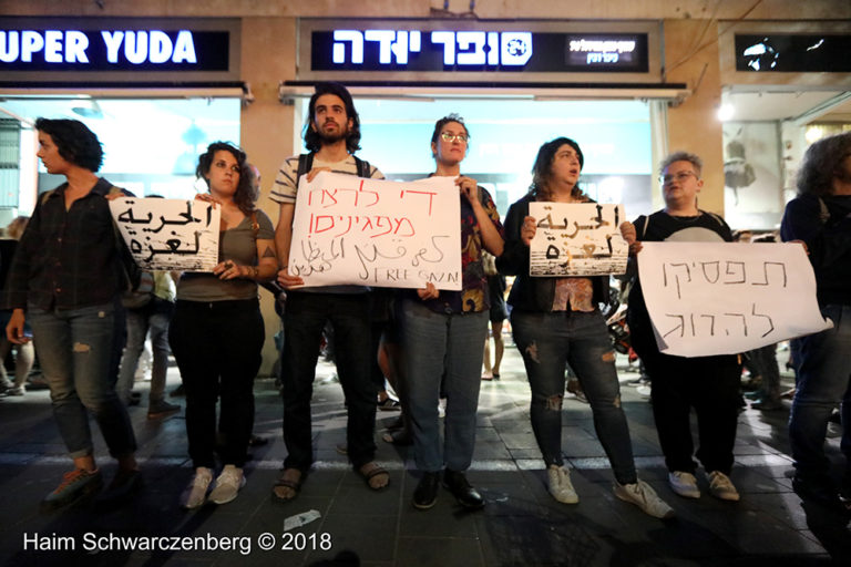 Protest calling for an end to shooting protesters in Gaza, Tel Aviv | FW7A2605