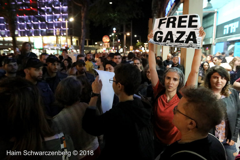 Protest calling for an end to shooting protesters in Gaza, Tel Aviv | FW7A2770